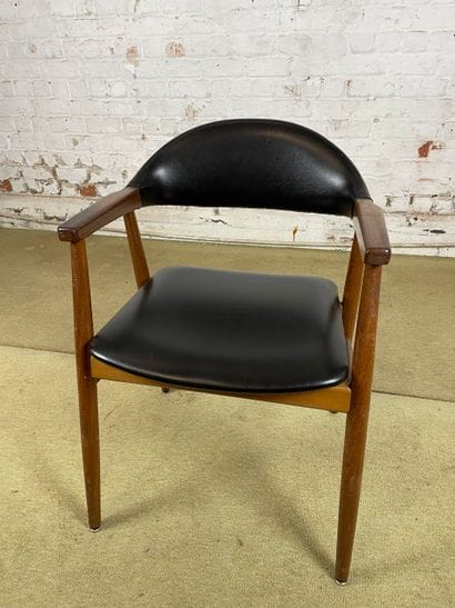 Chaise en bois dans le goût de Kurt 0stervig...