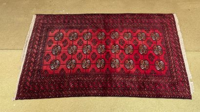 Wool carpet with guls decoration, in the...