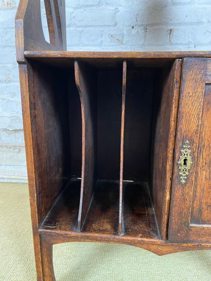 Meuble porte-revues Art nouveau 
Petit meuble...