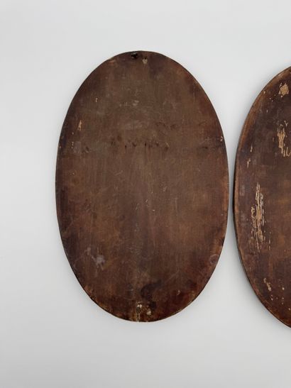 Paire de plaques ovales en bas-relief - Profils...