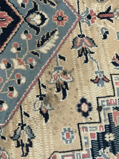 Wool carpet with central medallion decoration,...