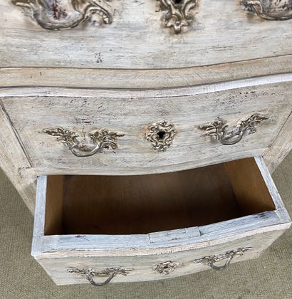 Chiffonnier de style Louis XV
Petit meuble...