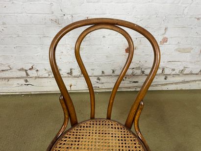 Lot de trois chaises en bois et cannage,...