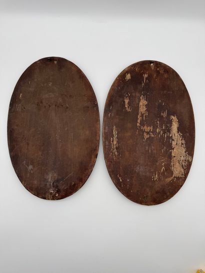 Paire de plaques ovales en bas-relief - Profils...
