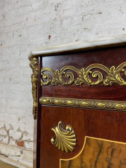 Meuble d’appui en placage et marqueterie,...