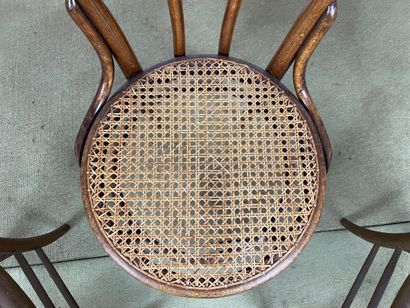 Lot de trois chaises en bois et cannage,...