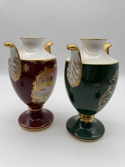 Caverswall China Co. Ltd - Paire de vases...