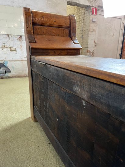 Banc coffre en chêne sculpté, style néo-gothique,...