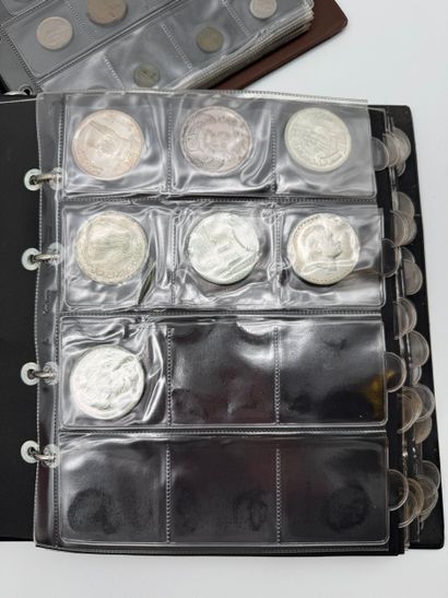 Lot de 2 classeurs numismatiques avec monnaies
Ensemble...