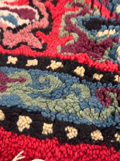 Heriz geometric rug / Azerbaijan
Bright red...
