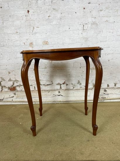 Table d’appoint de style Louis XV 
Petite...