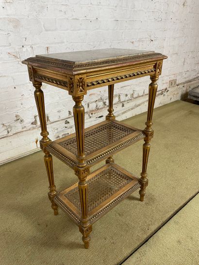 Guéridon à tablettes de style Louis XVI
Petit...