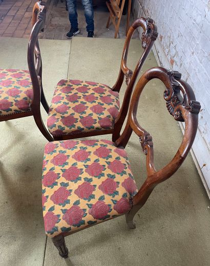 Suite de 4 chaises de style victorien (fin...