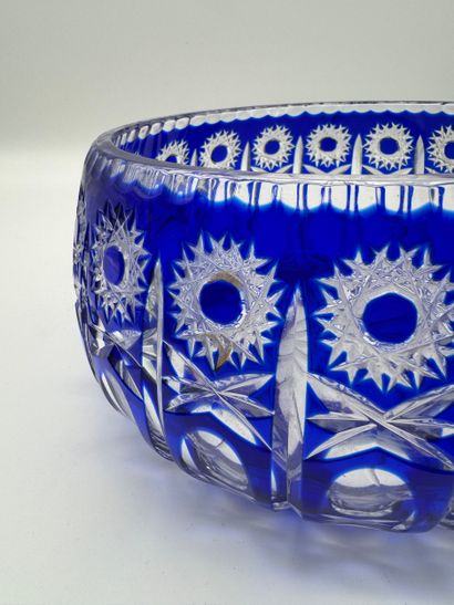 Cristal doublé bleu - Important saladier...