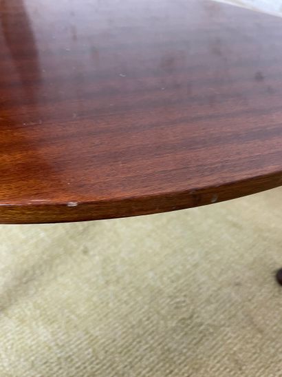 Paire de tables d’appoint demi-lune modulables.
Paire...
