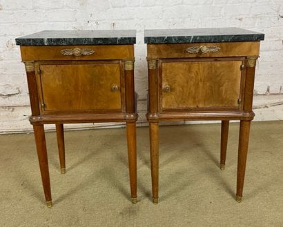 Paire de tables de chevet de style Empire...