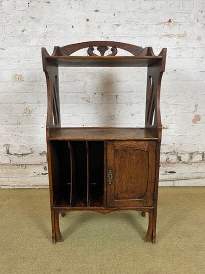 Meuble porte-revues Art nouveau 
Petit meuble...