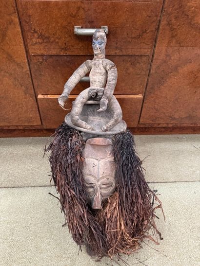 Anthropomorphic mask with figure - Central...