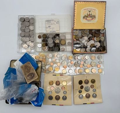 Important lot numismatique avec coffrets...
