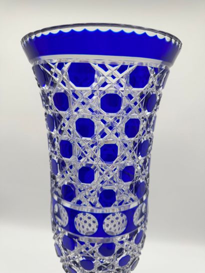 Cristal de Bohême - Important vase cornet...