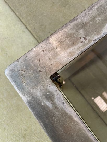 Table basse en métal et verre - Travail des...