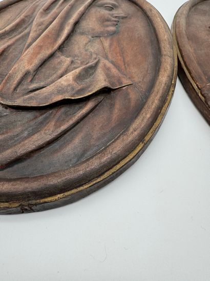 Paire de plaques ovales en bas-relief - Profils...