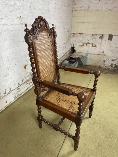 Fauteuil en bois sculpté et cannage - Style...