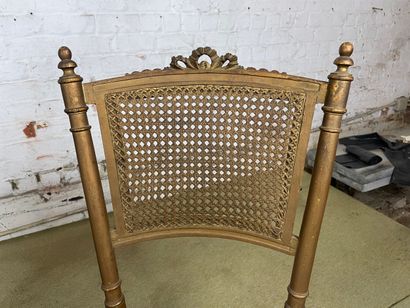 Lot de trois chaises en bois et cannage,...