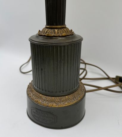 Lot de 4 lampes de table
Ensemble comprenant...