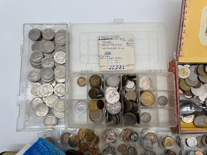 Important lot numismatique avec coffrets...