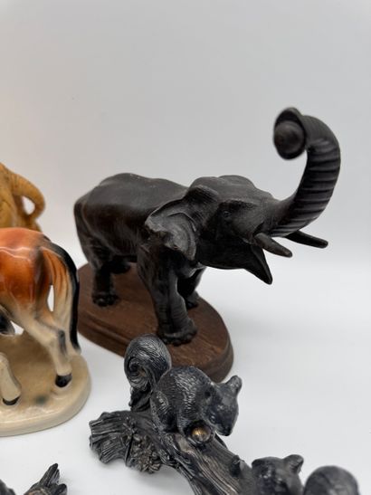 Lot de sujets animaliers en porcelaine, en...