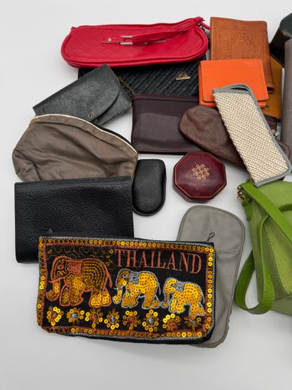 Lot de sacs, pochettes et porte-monnaie vintage
Ensemble...