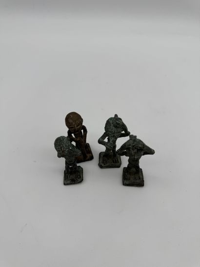 Set of 4 small African-style statuettes
Set...