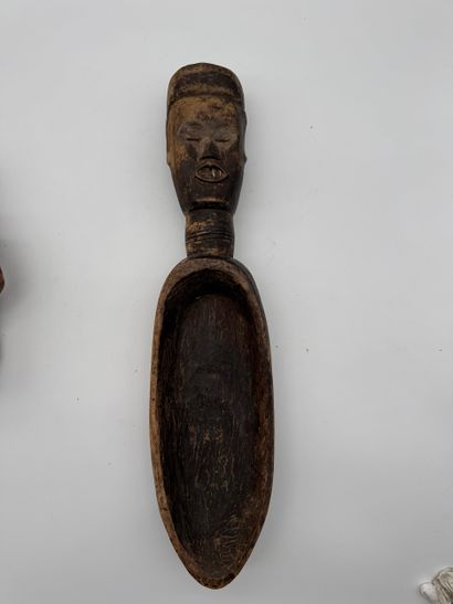 Lot of African-style objects (masks and sculptures)
Set...