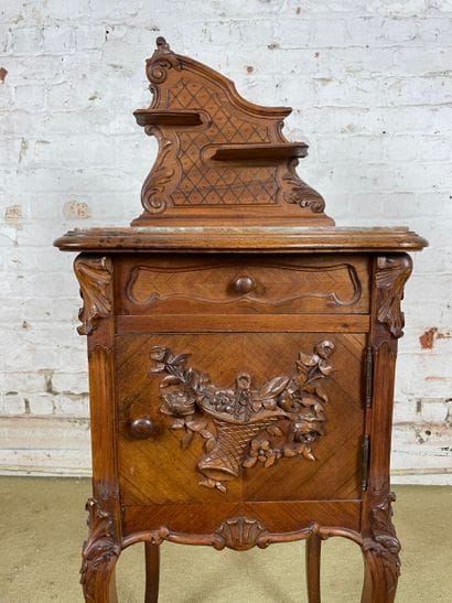Table de chevet à gradin en bois sculpté,...