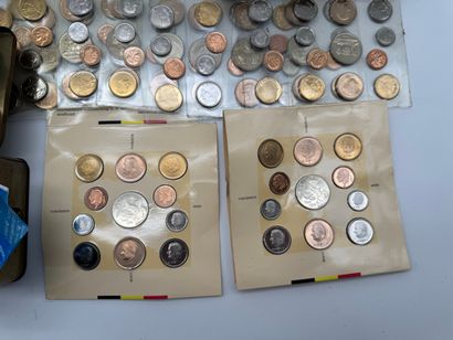 Important lot numismatique avec coffrets...