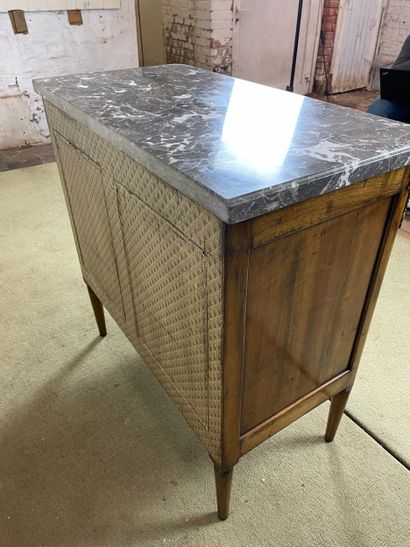 Commode de style Louis XVI en bois, plateau...