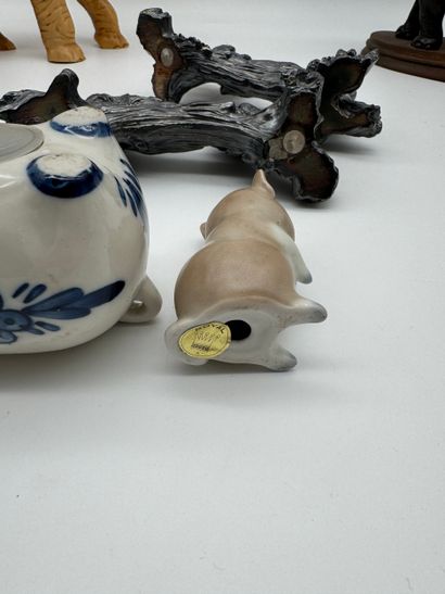 Lot de sujets animaliers en porcelaine, en...