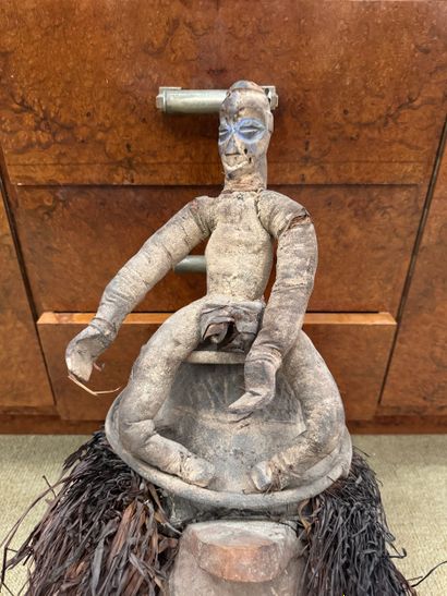 Anthropomorphic mask with figure - Central...