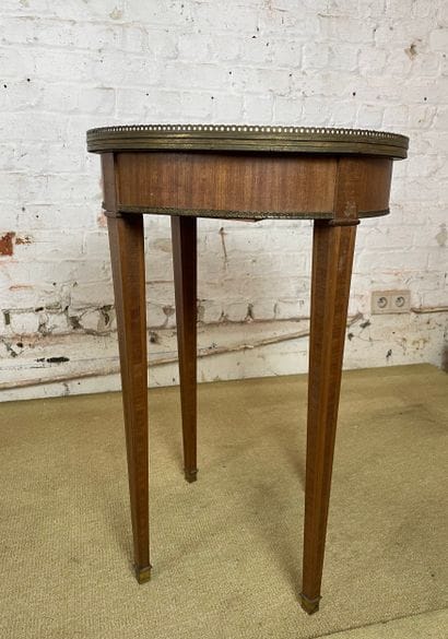 Table circulaire de style Louis XVI 
Table...