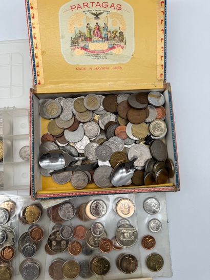Important lot numismatique avec coffrets...