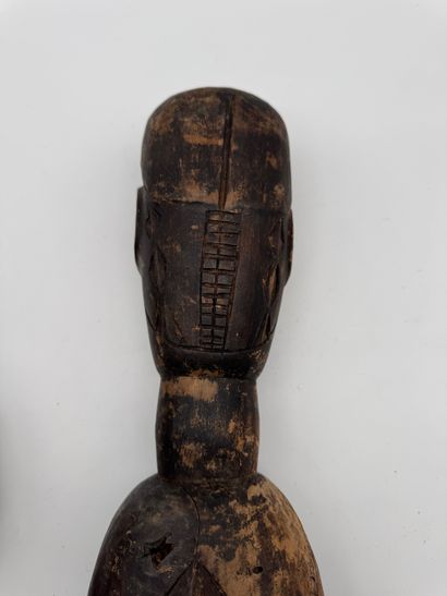 Lot of African-style objects (masks and sculptures)
Set...