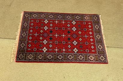 Wool carpet with guls design, in the taste...