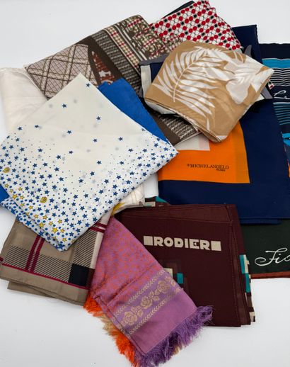 Lot de foulards de marques et qualités diverses
Ensemble...