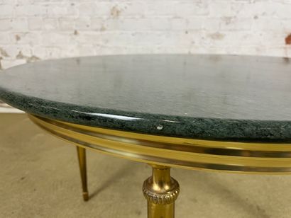 Table basse en laiton et marbre vert, dans...