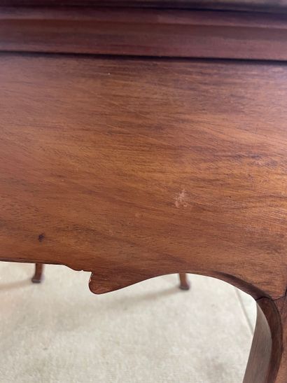 Table de milieu ou petit bureau en bois naturel...