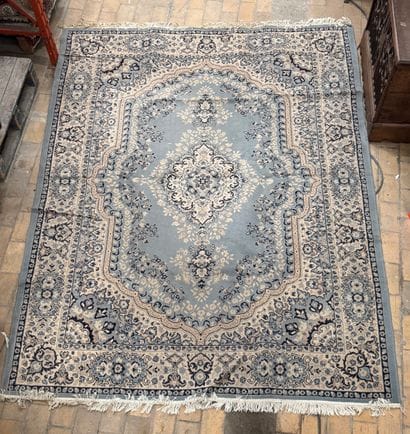 Nain / Kashan style rug with floral design
Light-blue...