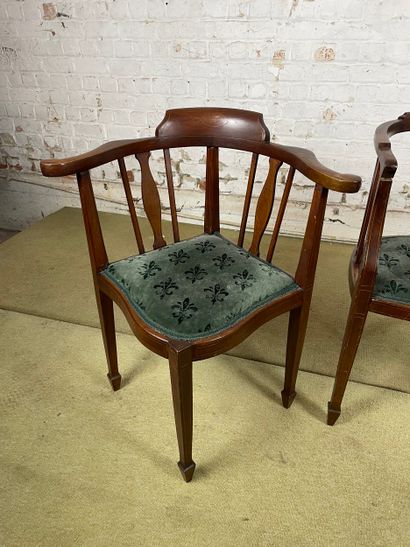 Suite de 3 fauteuils dits « baignoire » de...