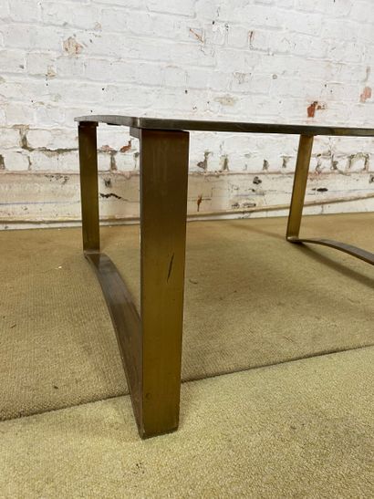 Table basse en métal et verre - Travail des...