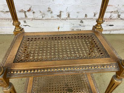 Guéridon à tablettes de style Louis XVI
Petit...